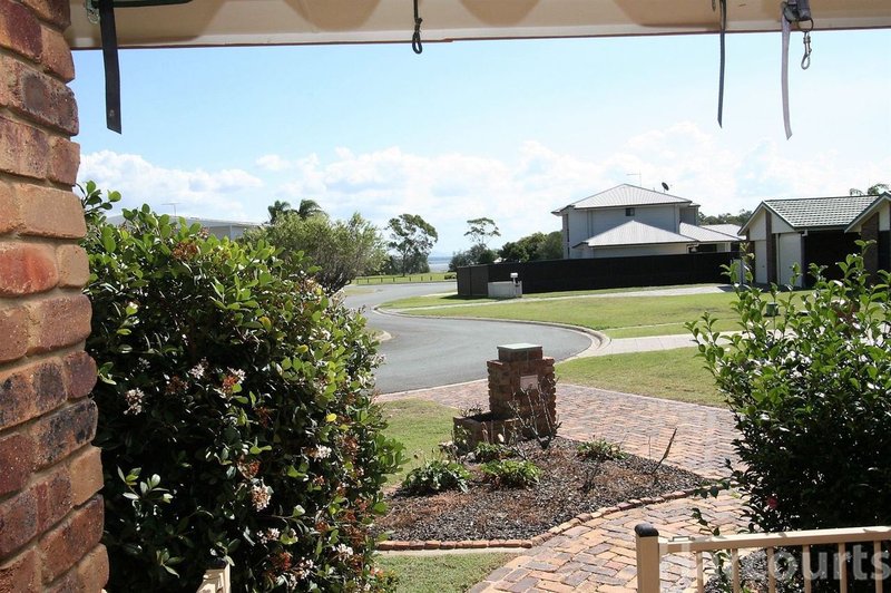 Photo - 7 Hodges Ct , Banksia Beach QLD 4507 - Image