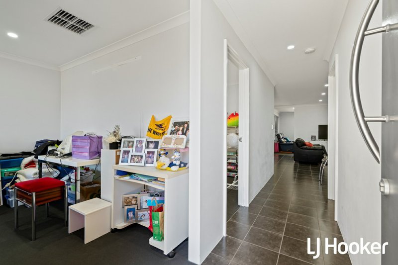 Photo - 7 Hodgkinson Turn, Canning Vale WA 6155 - Image 3