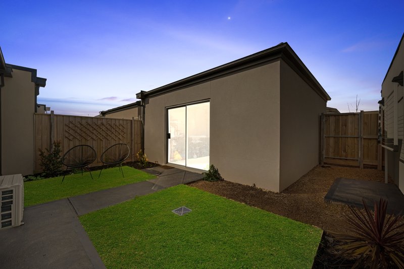 Photo - 7 Holborn Path, Wyndham Vale VIC 3024 - Image 10