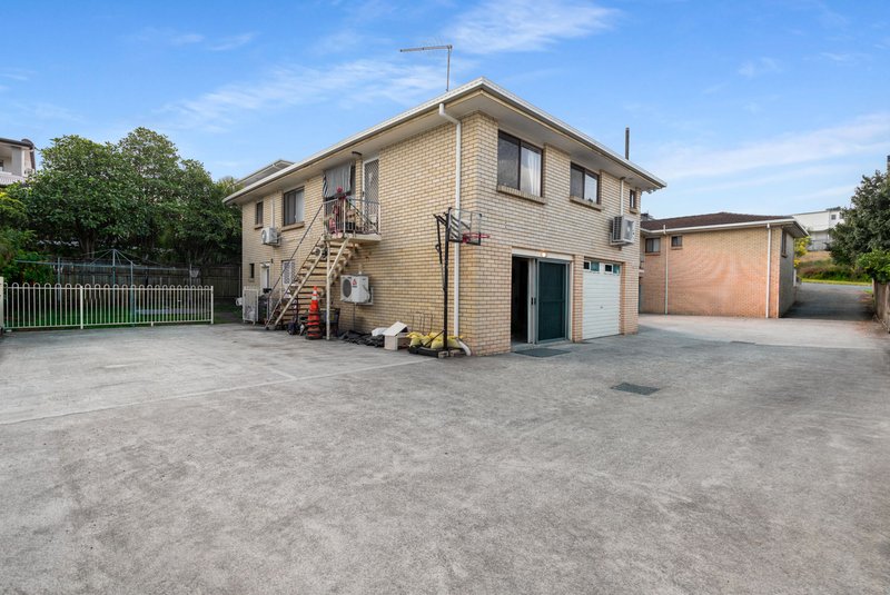 Photo - 7 Holland Street, Greenslopes QLD 4120 - Image 4