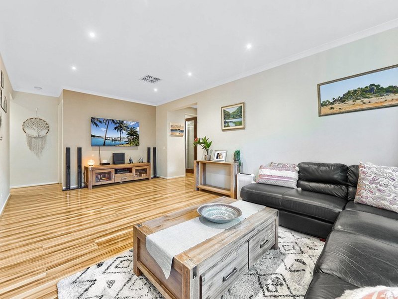 Photo - 7 Holsteiner Terrace, Clyde North VIC 3978 - Image 3