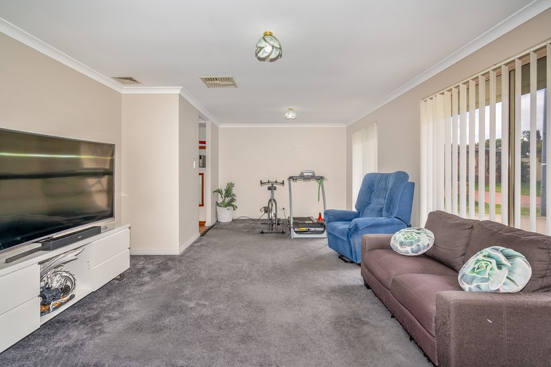 Photo - 7 Hove Place, Warnbro WA 6169 - Image 2