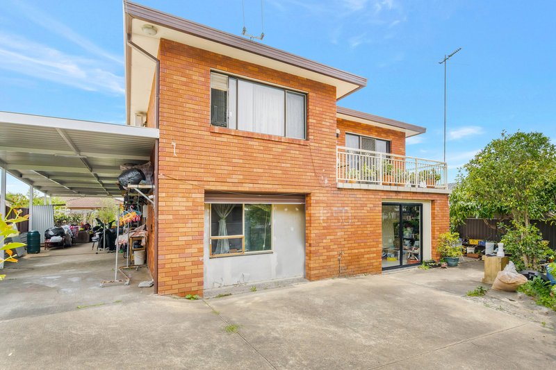 Photo - 7 Howitt Place, Bonnyrigg NSW 2177 - Image 2