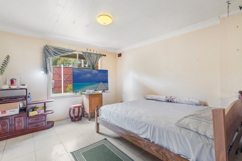 Photo - 7 Howitt Place, Bonnyrigg NSW 2177 - Image 4