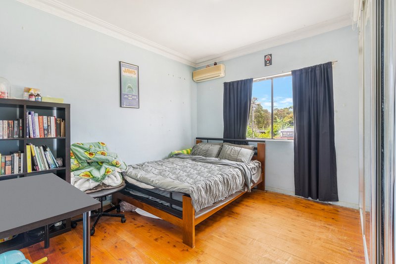 Photo - 7 Howitt Place, Bonnyrigg NSW 2177 - Image 5