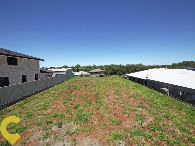 Photo - 7 Hugh Crescent, Murrumba Downs QLD 4503 - Image 3