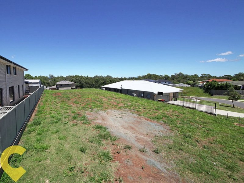 Photo - 7 Hugh Crescent, Murrumba Downs QLD 4503 - Image 7