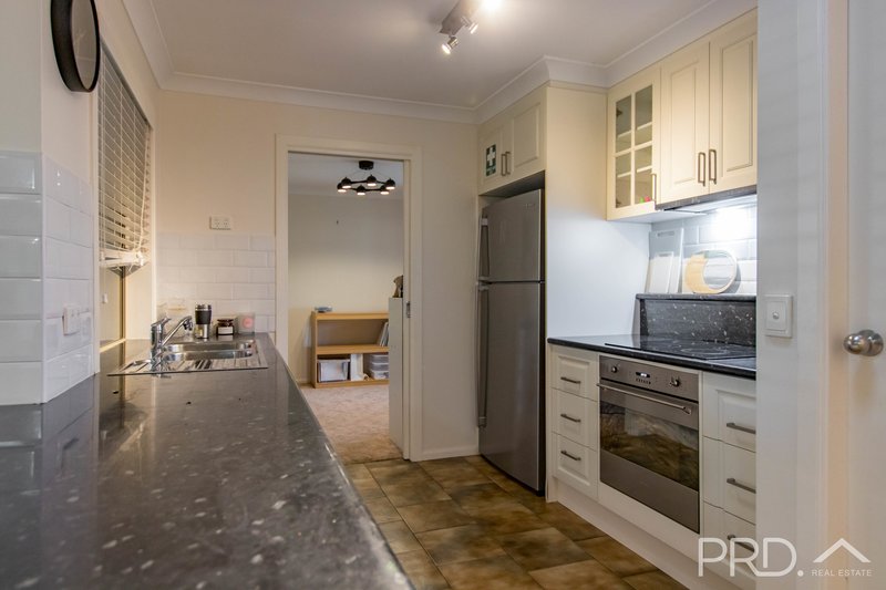 Photo - 7 Hume Place, Tumut NSW 2720 - Image 6