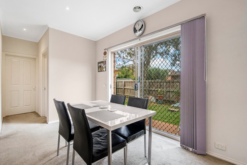 Photo - 7 Hummingbird Place, South Morang VIC 3752 - Image 5