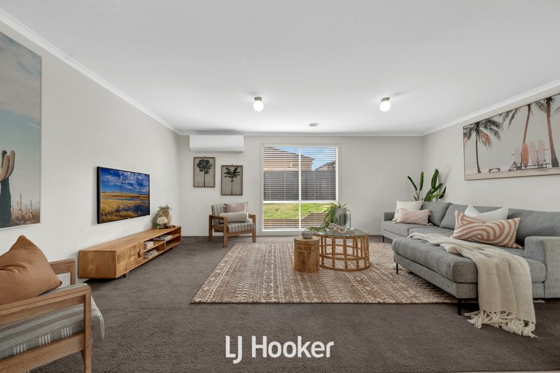 Photo - 7 Huron Parkway, Pakenham VIC 3810 - Image 2