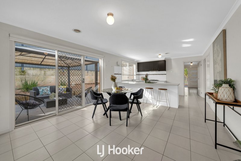 Photo - 7 Huron Parkway, Pakenham VIC 3810 - Image 6