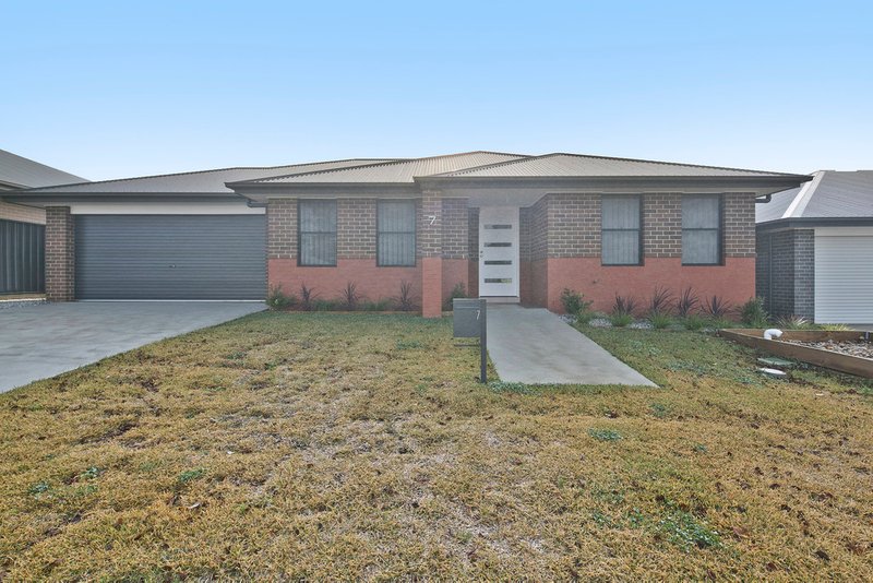 7 Huxtable Place, Goulburn NSW 2580