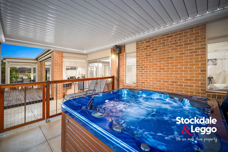 Photo - 7 Hyde Close, Burnside Heights VIC 3023 - Image 5