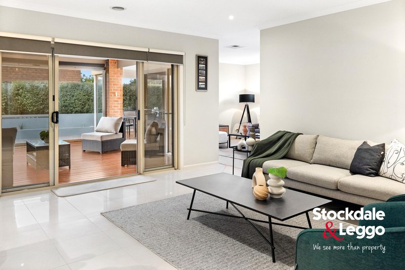 Photo - 7 Hyde Close, Burnside Heights VIC 3023 - Image 12