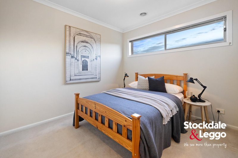 Photo - 7 Hyde Close, Burnside Heights VIC 3023 - Image 16