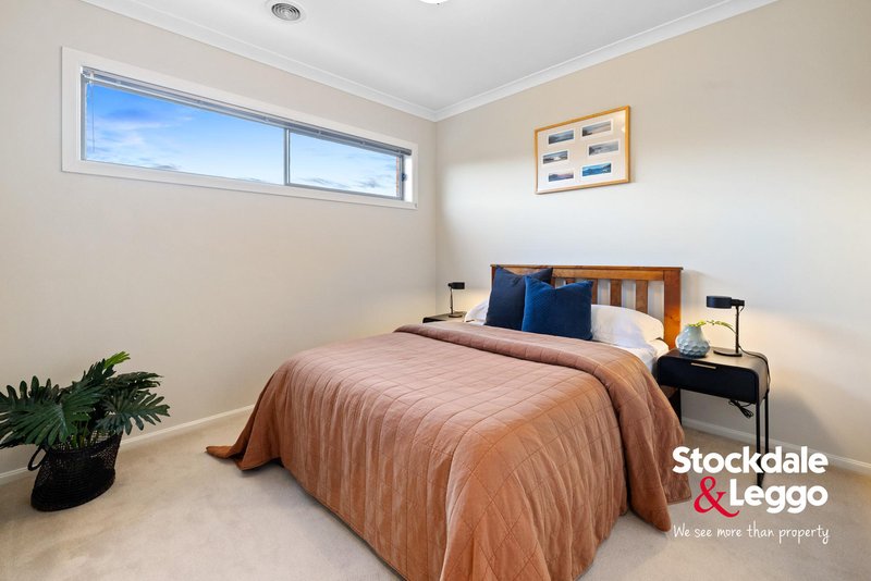 Photo - 7 Hyde Close, Burnside Heights VIC 3023 - Image 18