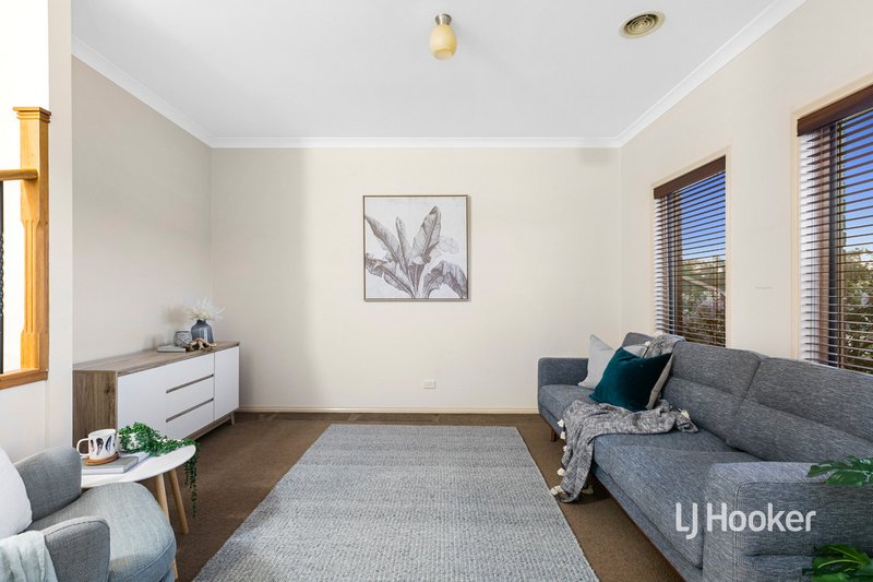 Photo - 7 Hyde Park Terrace, Point Cook VIC 3030 - Image 2