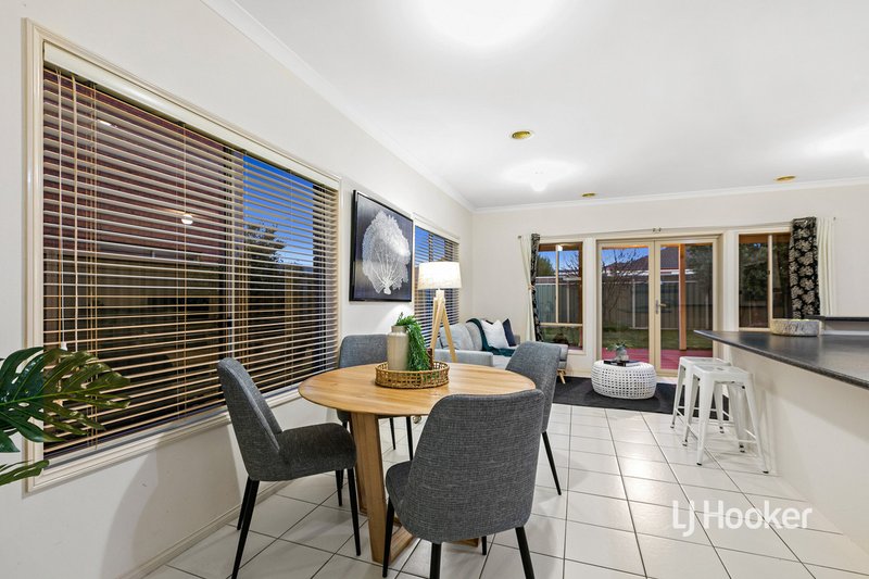 Photo - 7 Hyde Park Terrace, Point Cook VIC 3030 - Image 4