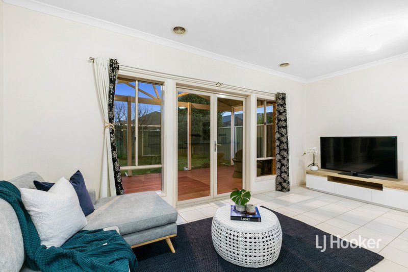 Photo - 7 Hyde Park Terrace, Point Cook VIC 3030 - Image 6