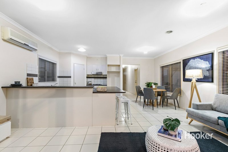 Photo - 7 Hyde Park Terrace, Point Cook VIC 3030 - Image 7