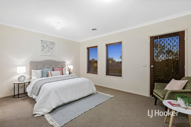 Photo - 7 Hyde Park Terrace, Point Cook VIC 3030 - Image 11