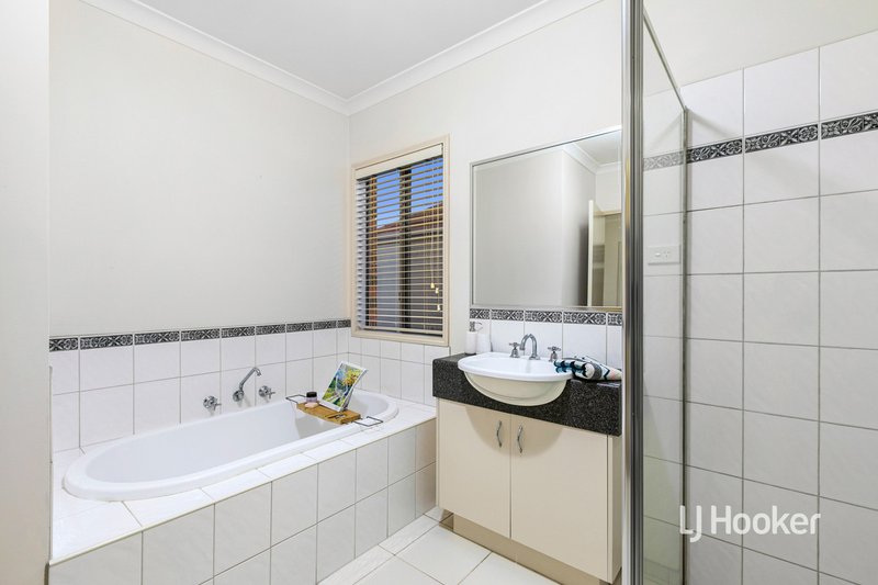 Photo - 7 Hyde Park Terrace, Point Cook VIC 3030 - Image 16