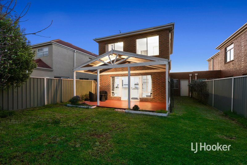 Photo - 7 Hyde Park Terrace, Point Cook VIC 3030 - Image 18