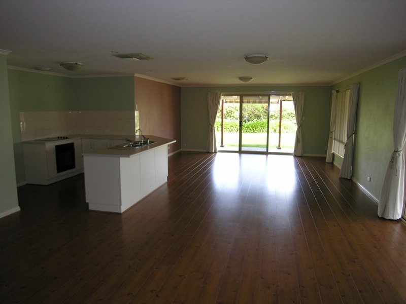 Photo - 7 Ian Ross Drive, Williamstown SA 5351 - Image 3