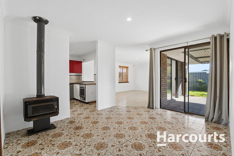 Photo - 7 Ilbery Street, Quinns Rocks WA 6030 - Image 9