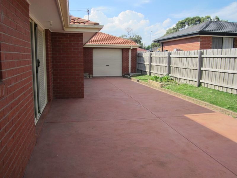 Photo - 7 Insaf Court, Hampton Park VIC 3976 - Image 2