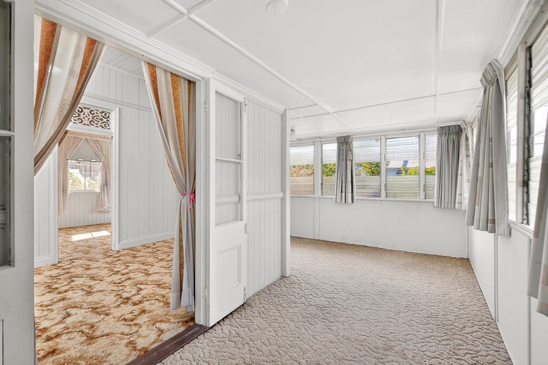 Photo - 7 Instow Street, Yeronga QLD 4104 - Image 7