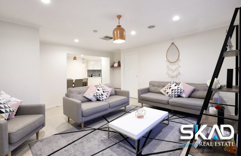 Photo - 7 Ipswich Place, Craigieburn VIC 3064 - Image 5