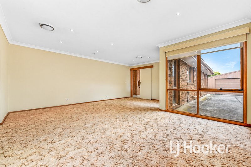 Photo - 7 Ivan Crescent, Hampton Park VIC 3976 - Image 3