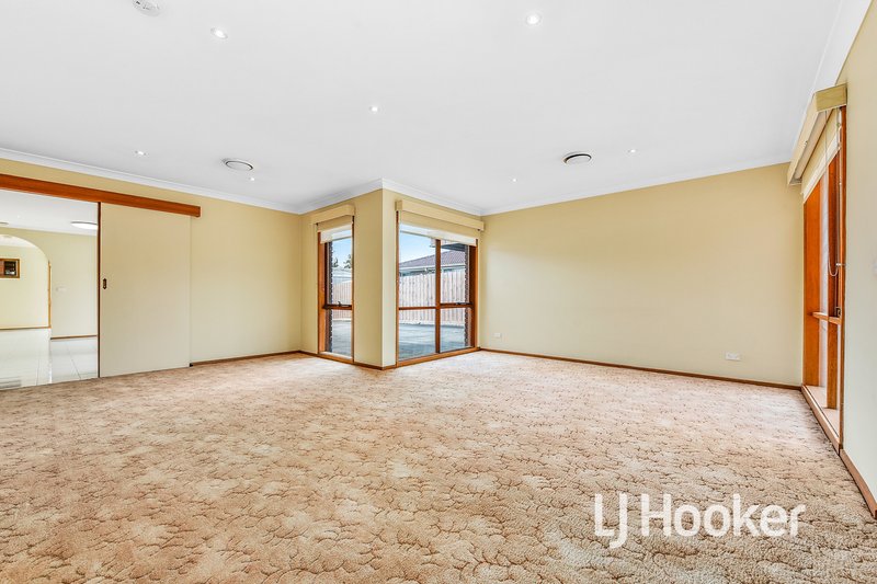 Photo - 7 Ivan Crescent, Hampton Park VIC 3976 - Image 4