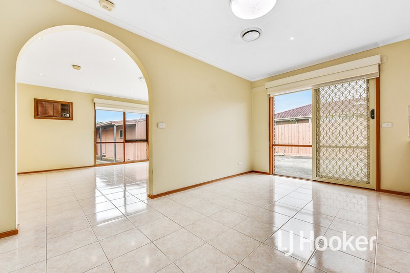 Photo - 7 Ivan Crescent, Hampton Park VIC 3976 - Image 5