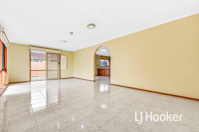 Photo - 7 Ivan Crescent, Hampton Park VIC 3976 - Image 7