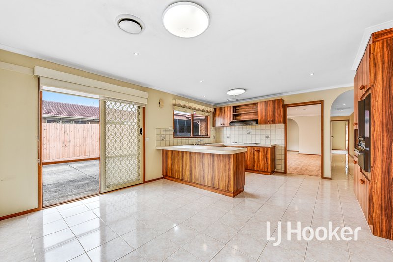 Photo - 7 Ivan Crescent, Hampton Park VIC 3976 - Image 8