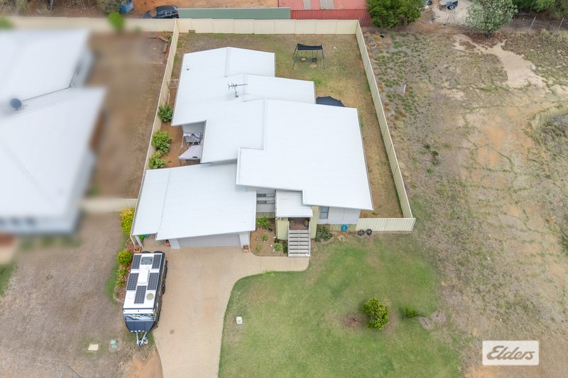 Photo - 7 Ivers Place, Emerald QLD 4720 - Image 2