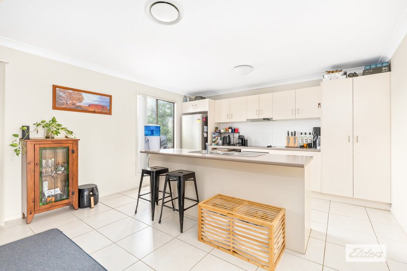 Photo - 7 Ivers Place, Emerald QLD 4720 - Image 3