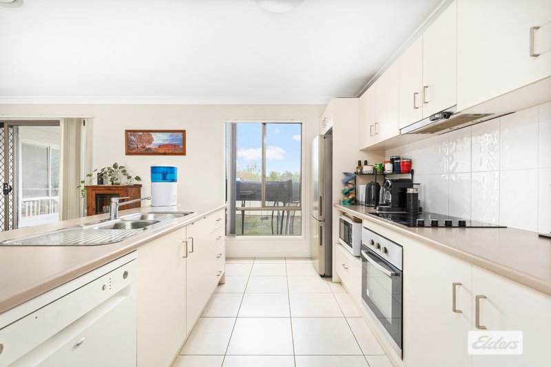 Photo - 7 Ivers Place, Emerald QLD 4720 - Image 4