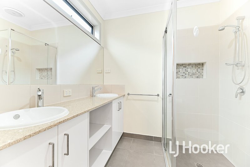 Photo - 7 Ivy Leaf Road, Pakenham VIC 3810 - Image 6