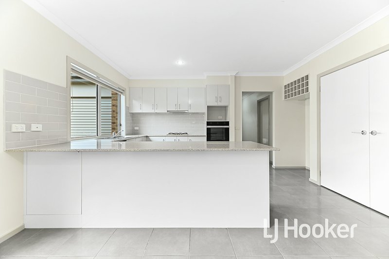 Photo - 7 Ivy Leaf Road, Pakenham VIC 3810 - Image 7