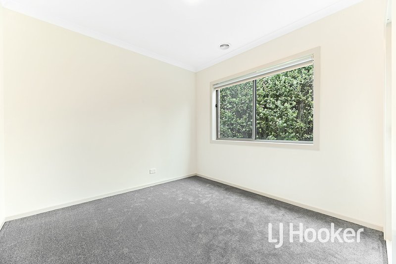 Photo - 7 Ivy Leaf Road, Pakenham VIC 3810 - Image 9