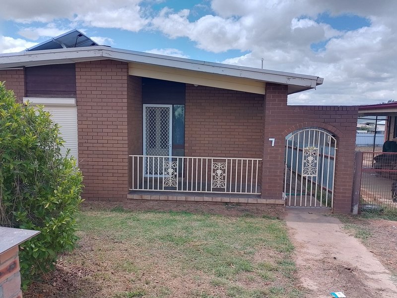 Photo - 7 James Street, Junee NSW 2663 - Image 9