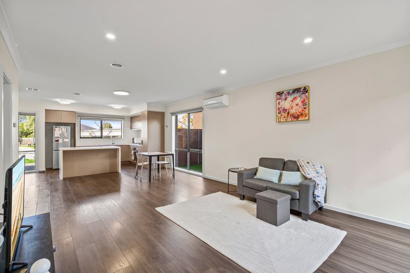 Photo - 7 Jarvis Walk, Westmeadows VIC 3049 - Image 2