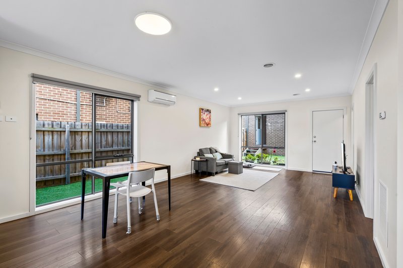 Photo - 7 Jarvis Walk, Westmeadows VIC 3049 - Image 5