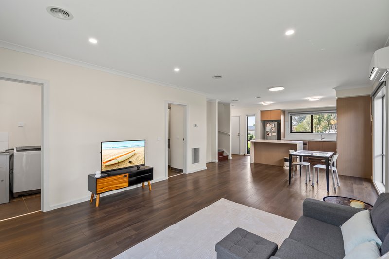 Photo - 7 Jarvis Walk, Westmeadows VIC 3049 - Image 6