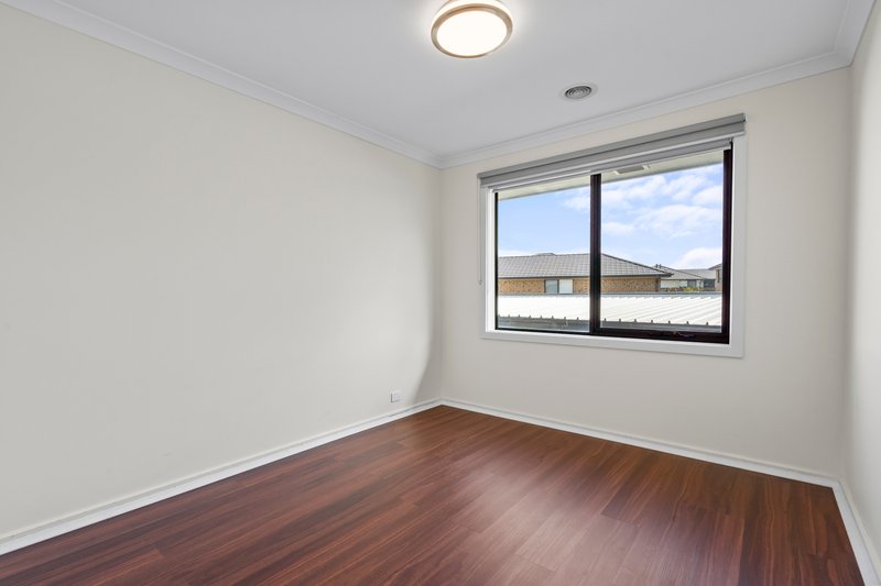 Photo - 7 Jarvis Walk, Westmeadows VIC 3049 - Image 7
