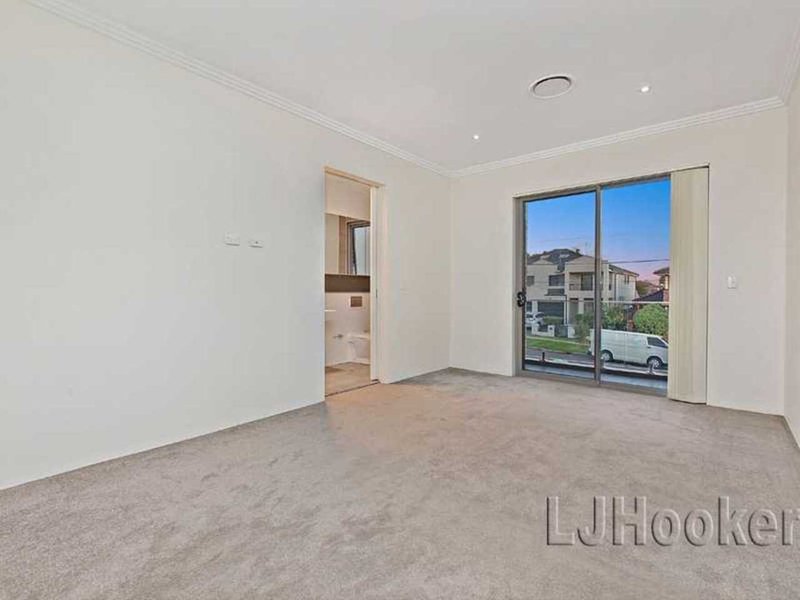 Photo - 7 Jean Street, Greenacre NSW 2190 - Image 6