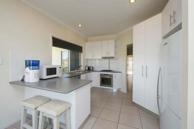 Photo - 7 Jenolan Court, New Auckland QLD 4680 - Image 3